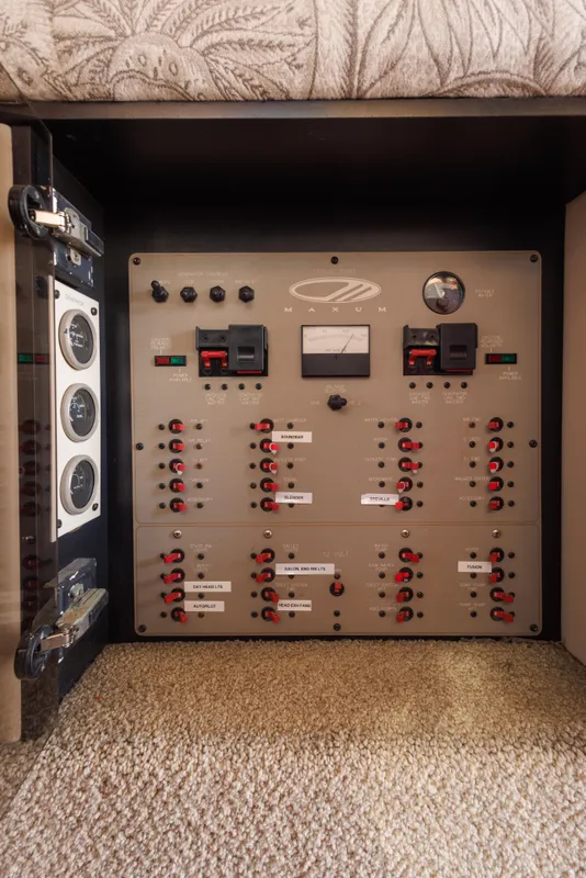 1997 Maxum 4600 SCB