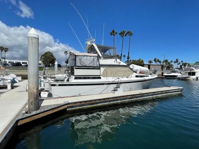 1986 Kha Shing Aft Cabin Motor Yacht