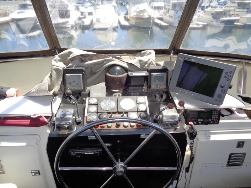 1986 Kha Shing Aft Cabin Motor Yacht