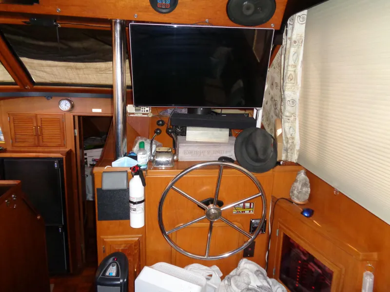 1986 Kha Shing Aft Cabin Motor Yacht