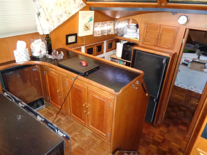 1986 Kha Shing Aft Cabin Motor Yacht