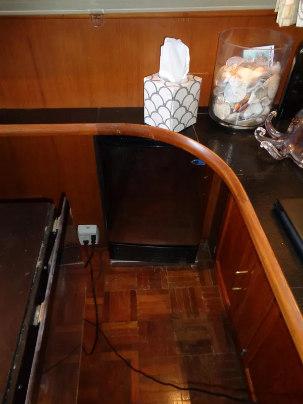 1986 Kha Shing Aft Cabin Motor Yacht