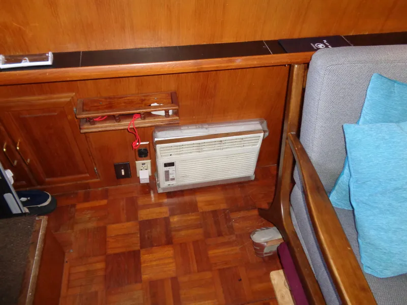 1986 Kha Shing Aft Cabin Motor Yacht