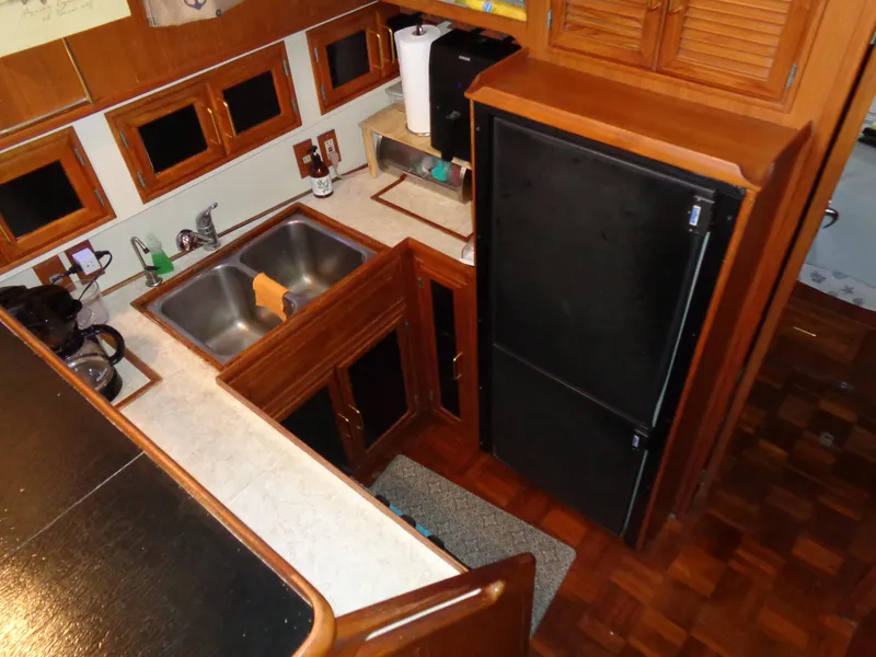 1986 Kha Shing Aft Cabin Motor Yacht