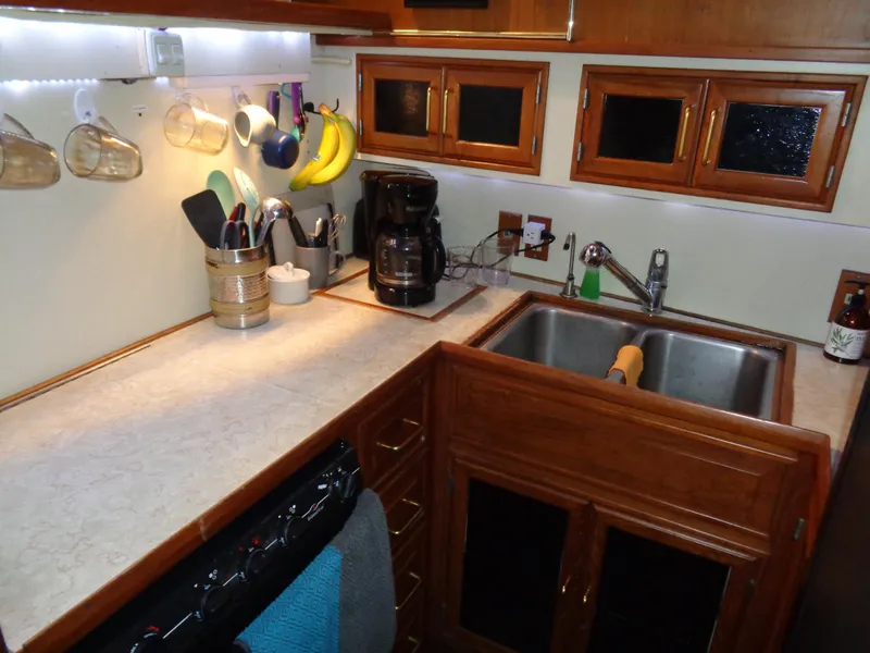 1986 Kha Shing Aft Cabin Motor Yacht