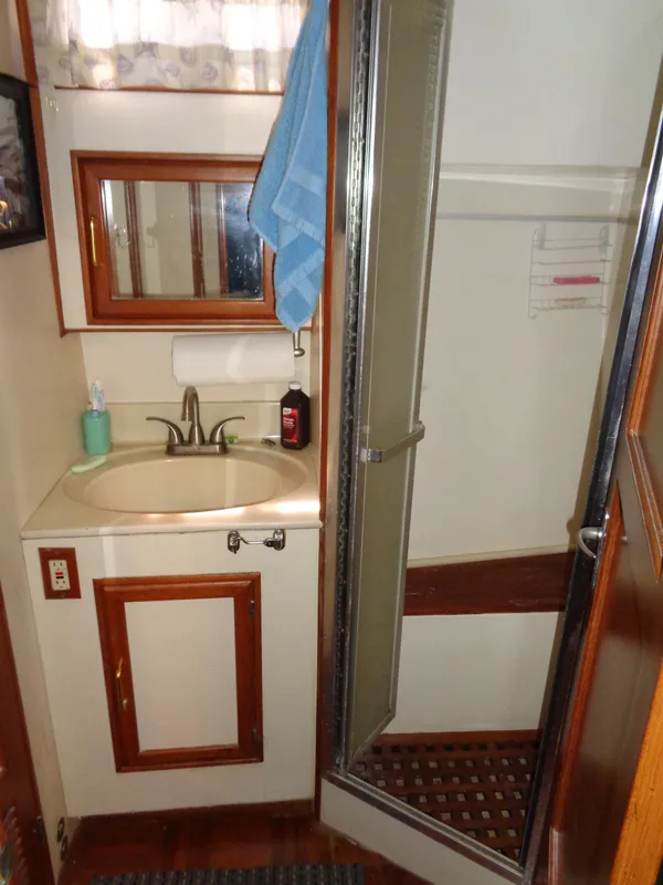 1986 Kha Shing Aft Cabin Motor Yacht