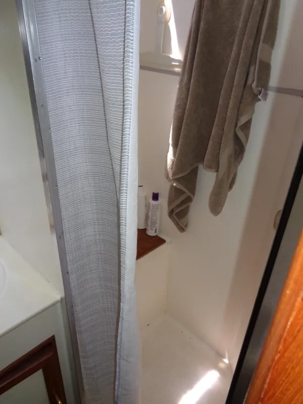 1986 Kha Shing Aft Cabin Motor Yacht