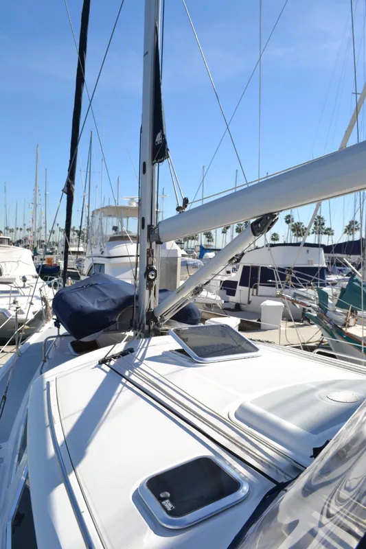 2007 Hunter 44 Deck Salon