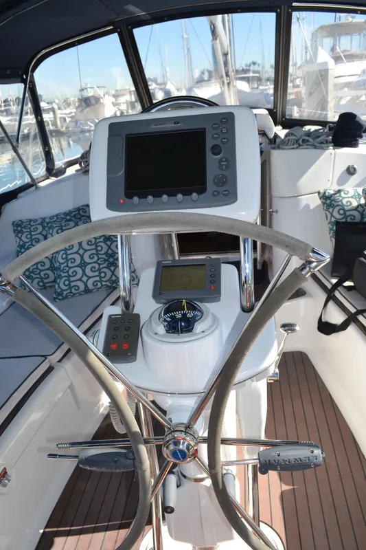 2007 Hunter 44 Deck Salon