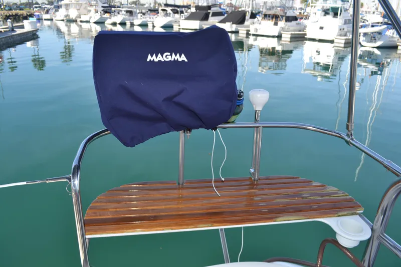 2007 Hunter 44 Deck Salon