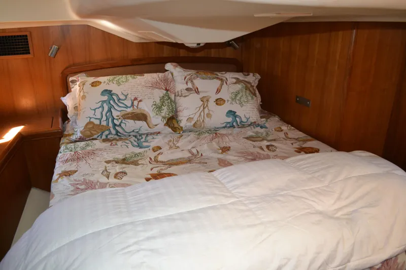 2007 Hunter 44 Deck Salon