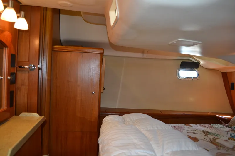 2007 Hunter 44 Deck Salon