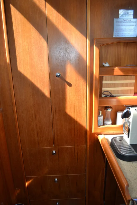 2007 Hunter 44 Deck Salon
