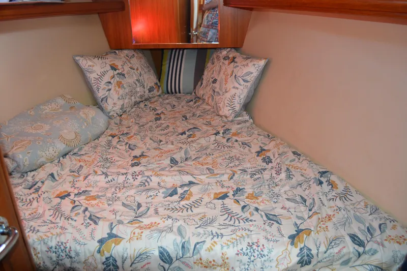 2007 Hunter 44 Deck Salon