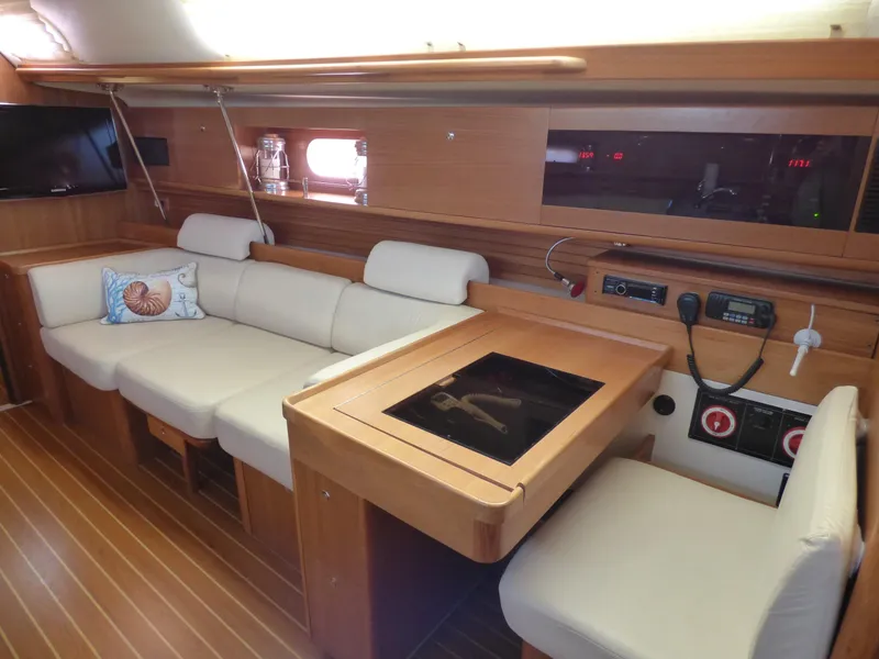 Settee/Nav Station