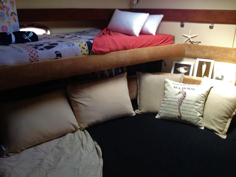 Bunk in fwd cabin converted to bunk