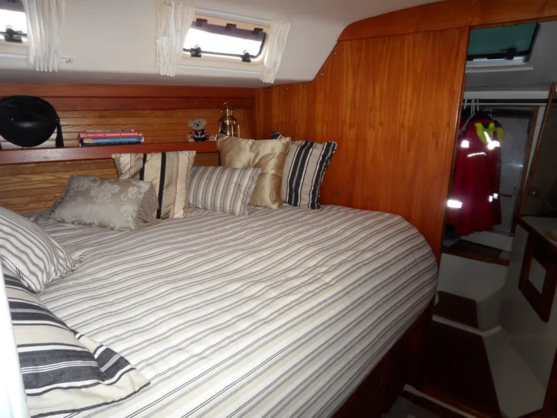 1990 Catalina 42 Three Stateroom
