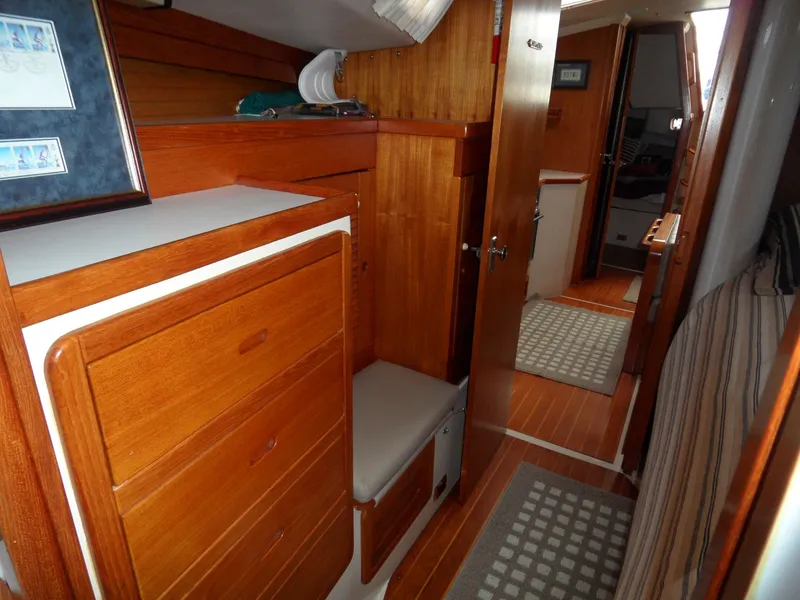 1990 Catalina 42 Three Stateroom