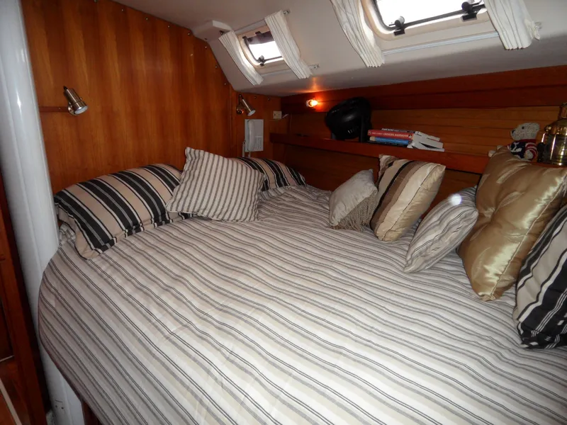 1990 Catalina 42 Three Stateroom