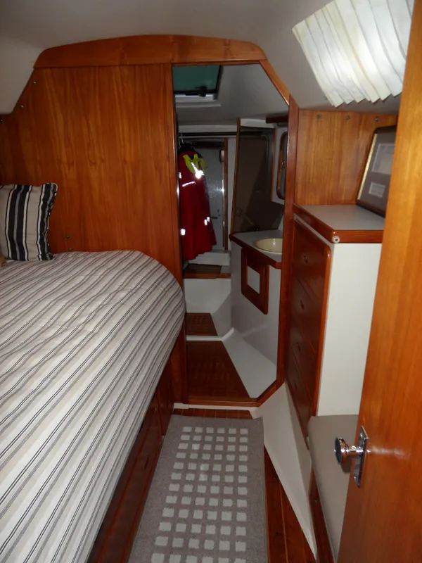 1990 Catalina 42 Three Stateroom