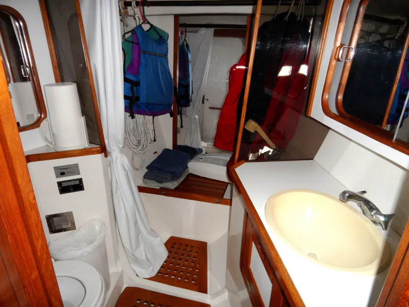 1990 Catalina 42 Three Stateroom