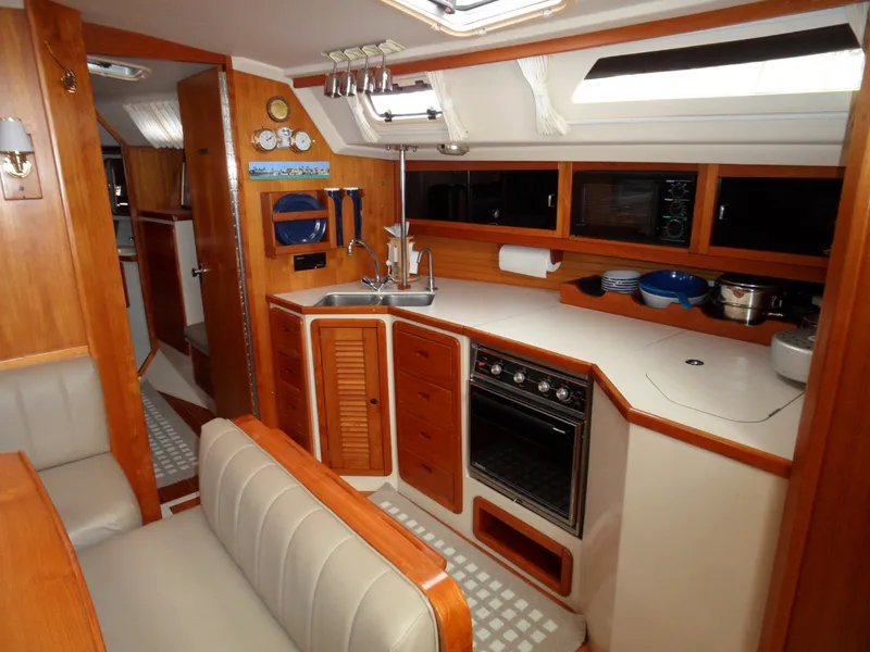 1990 Catalina 42 Three Stateroom