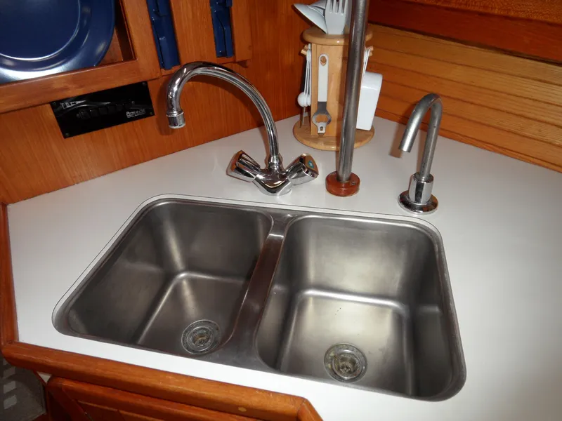 1990 Catalina 42 Three Stateroom