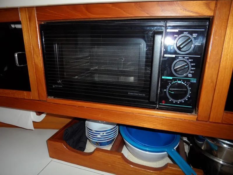 1990 Catalina 42 Three Stateroom