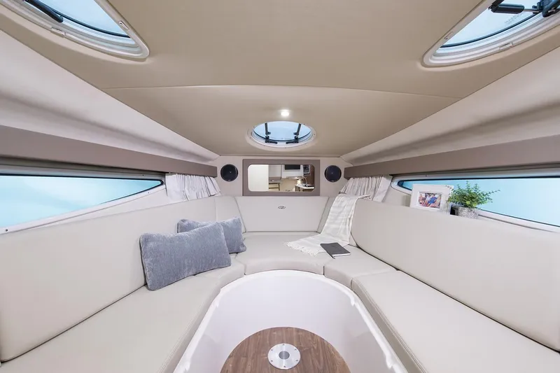 2018 Regal 28 Express