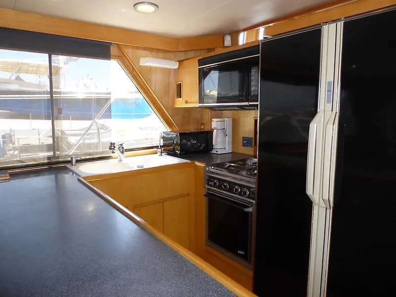 1995 Ocean Alexander Pilothouse