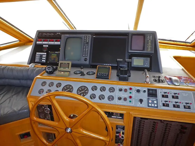 1995 Ocean Alexander Pilothouse