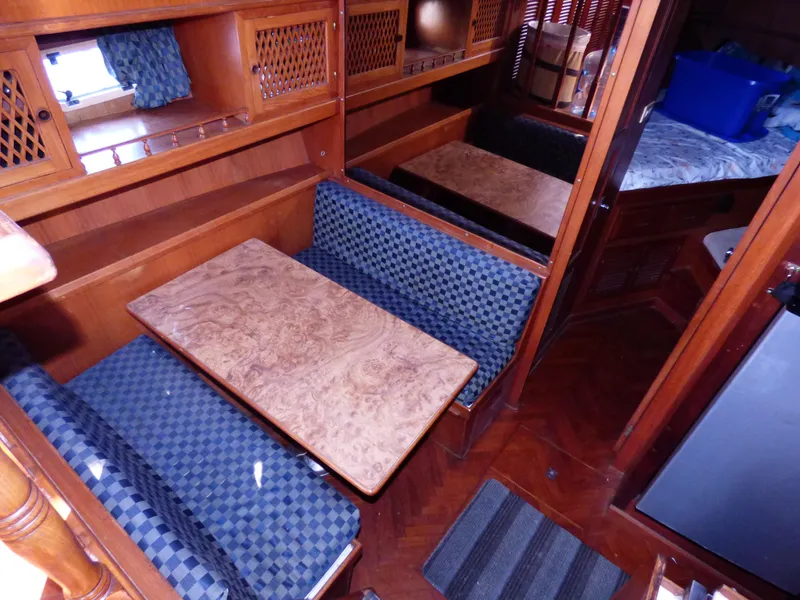 1987 Nova AFT CABIN MOTOR YACHT
