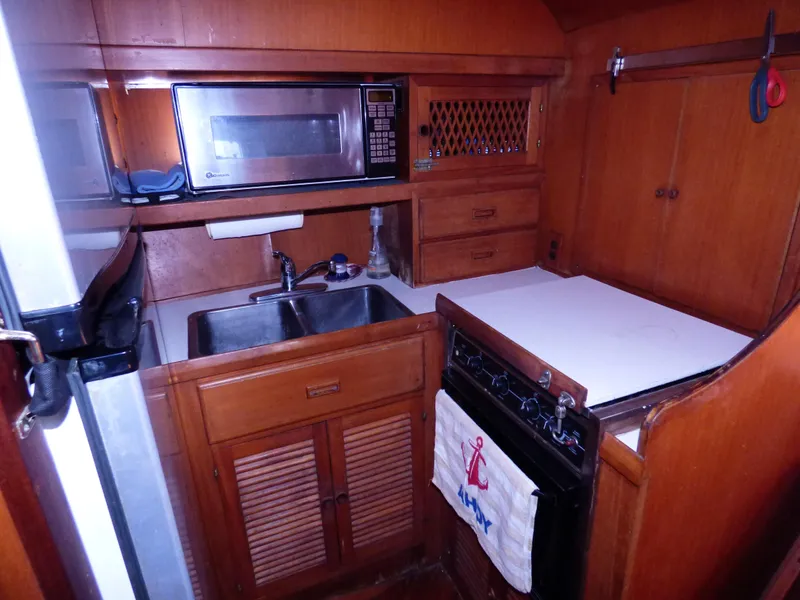 1987 Nova AFT CABIN MOTOR YACHT