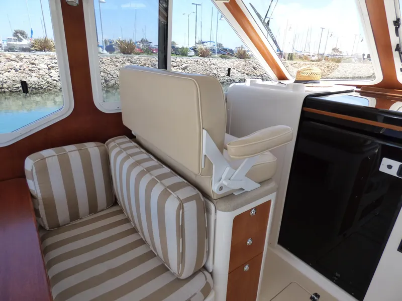 Port Helm Seat