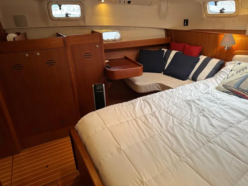 Aft Cabin Vanity