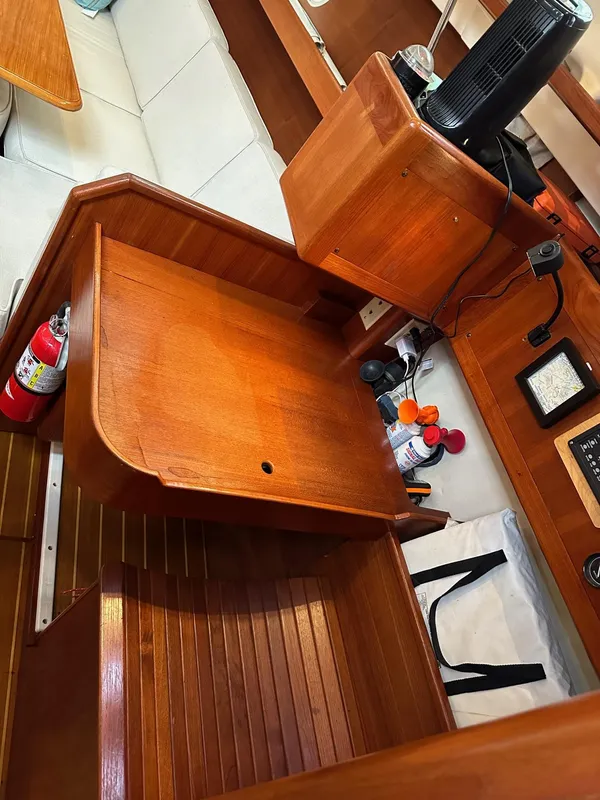 Chart Table / Navigation Center