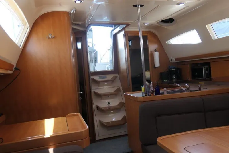 Galley/Salon
