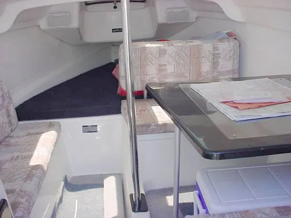 Dinette & V-berth