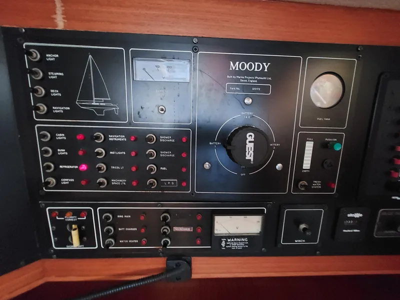 1990 Moody 425