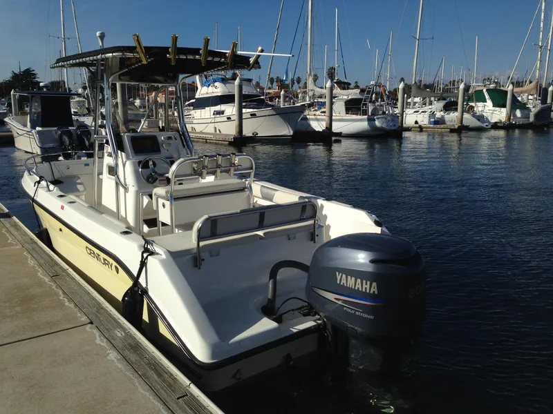 2004 22 Century Center Console w Trailer