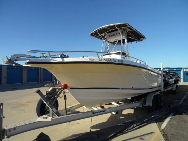 2004 22 Century Center Console w Trailer