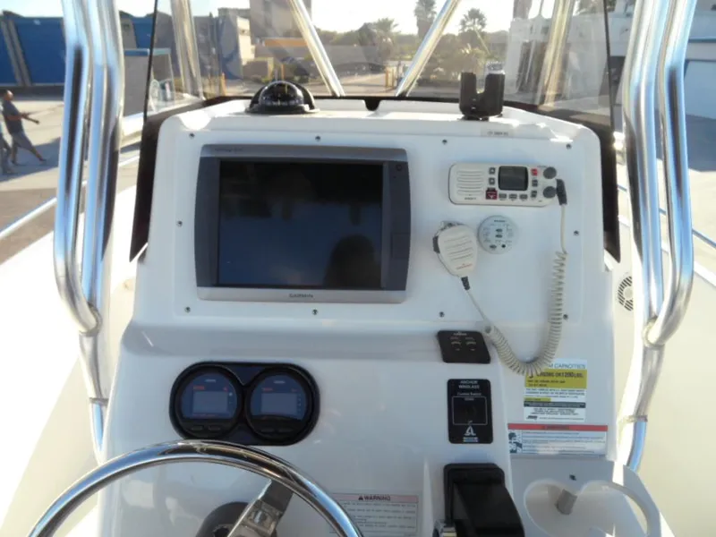 2004 22 Century Center Console w Trailer