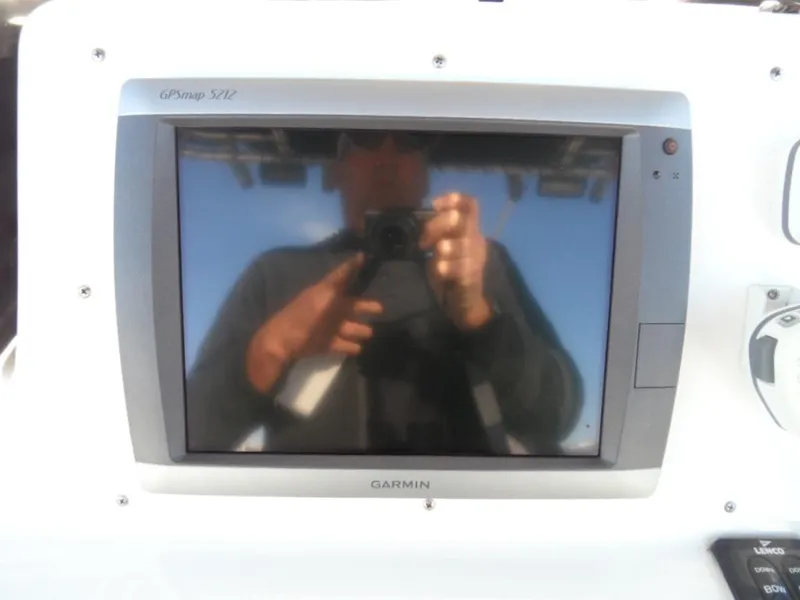 2004 22 Century Center Console w Trailer