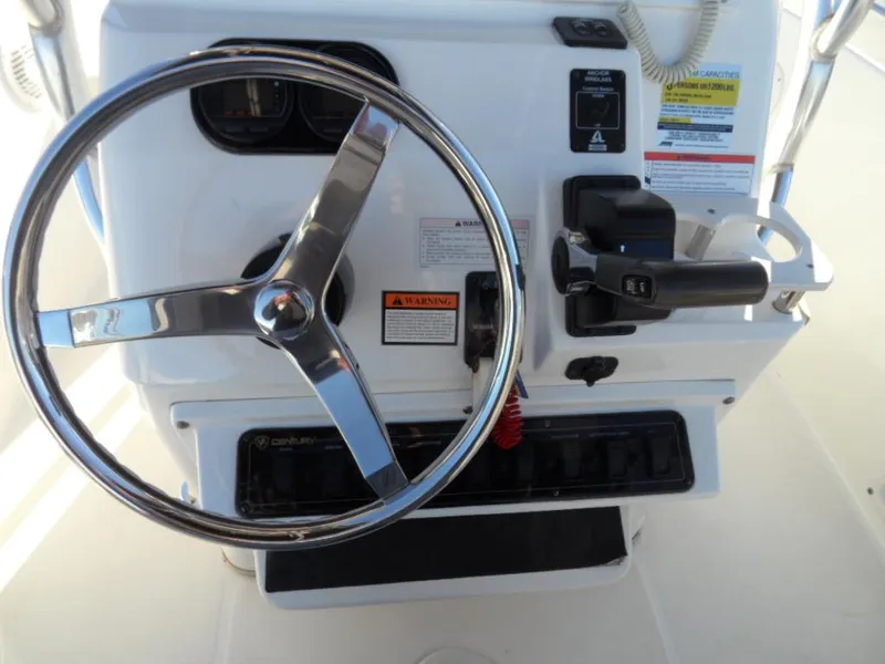 2004 22 Century Center Console w Trailer