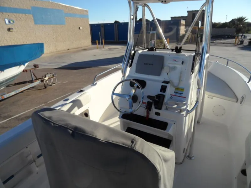 2004 22 Century Center Console w Trailer