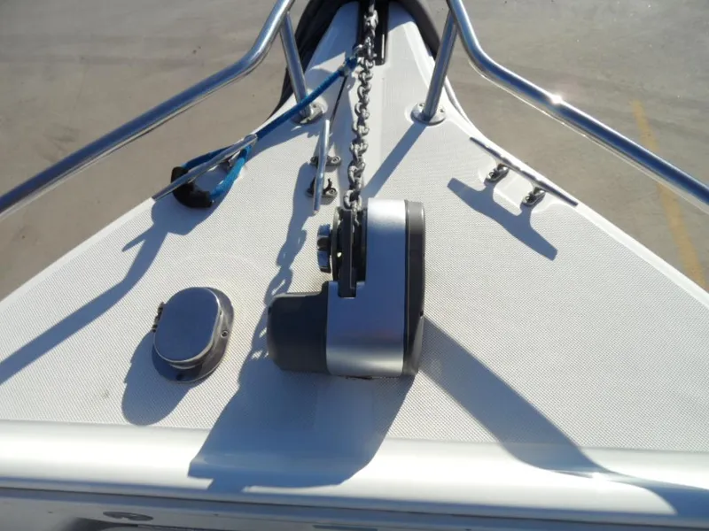 2004 22 Century Center Console w Trailer