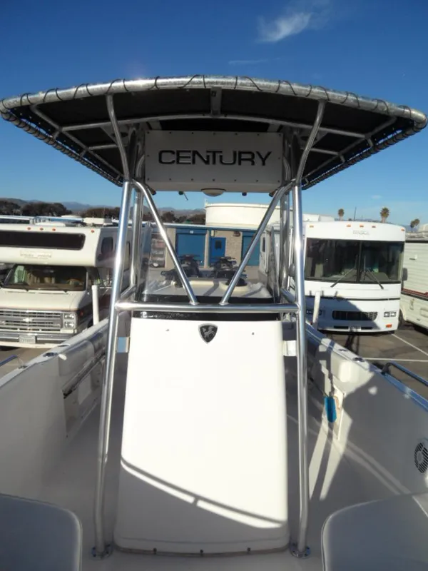 2004 22 Century Center Console w Trailer