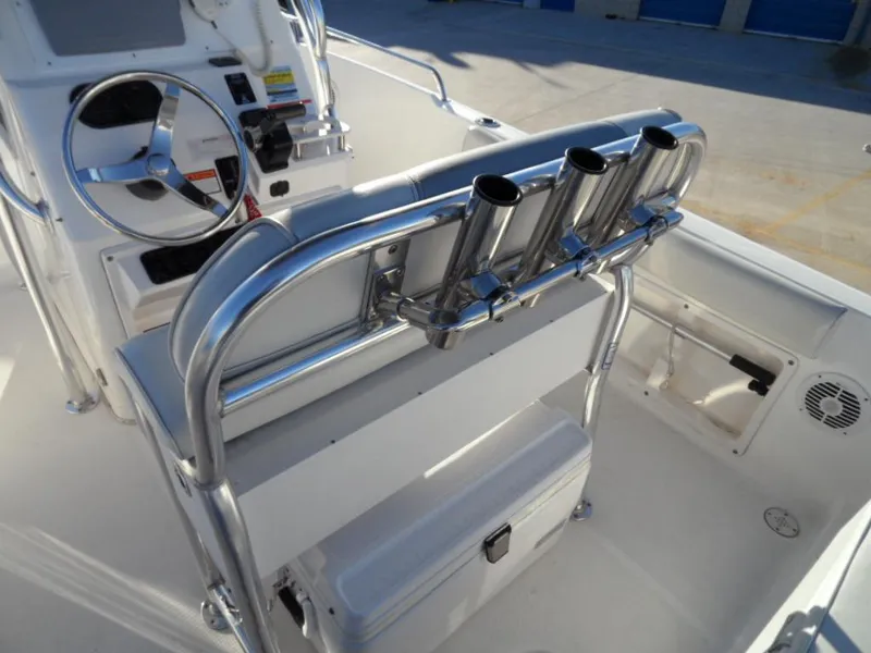 2004 22 Century Center Console w Trailer