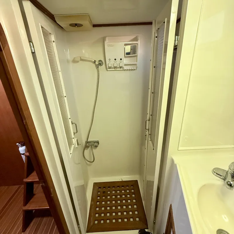 1984 Marine Trader 40 LaBelle by Bestway