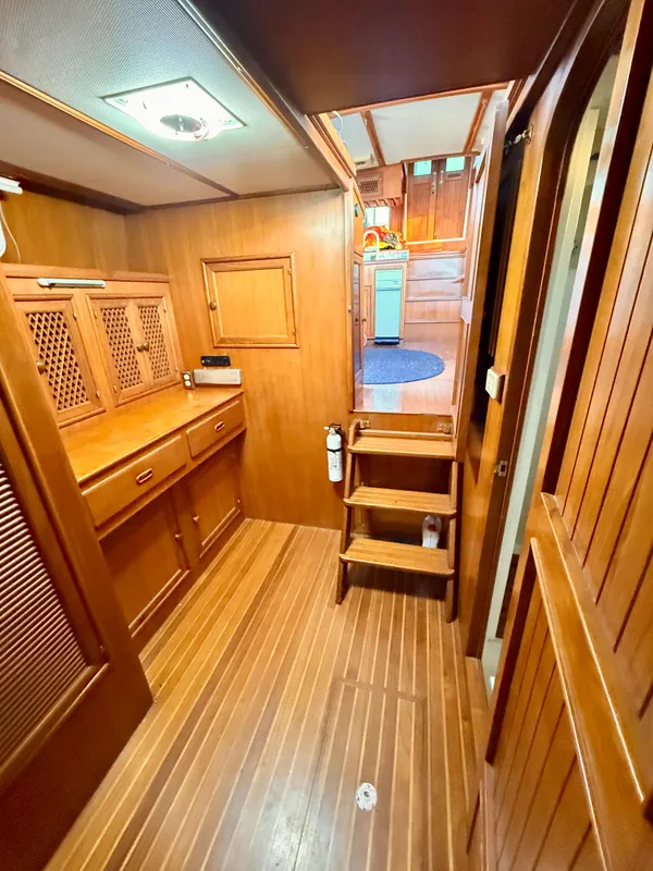 1984 Marine Trader 40 LaBelle by Bestway